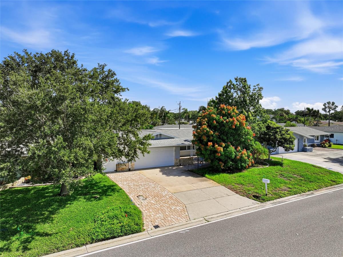 14233 102ND AVENUE — photo 3 of 55