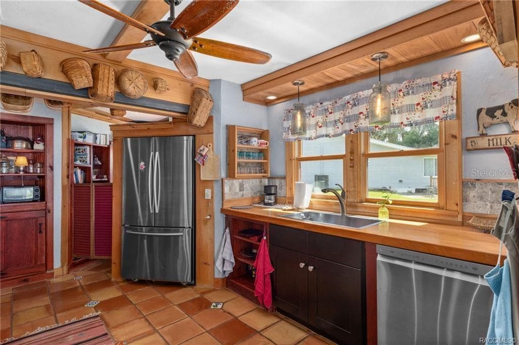8004 HALCYON ISLE COURT — photo 21 of 50