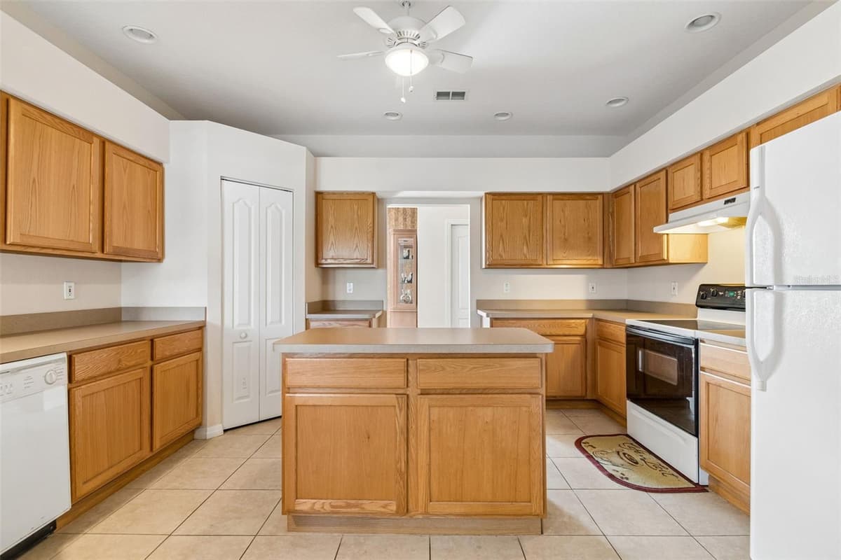 6228 MARINER BOULEVARD — photo 16 of 33