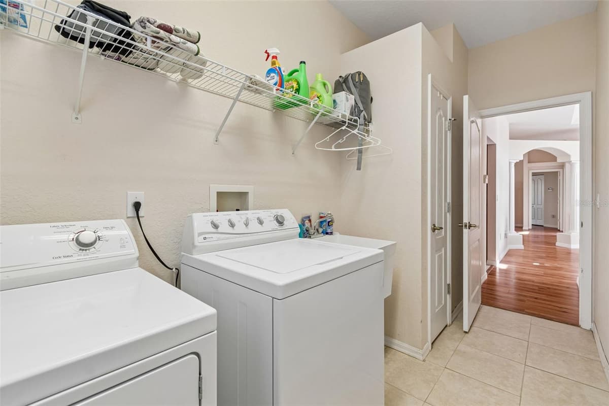 6228 MARINER BOULEVARD — photo 11 of 33