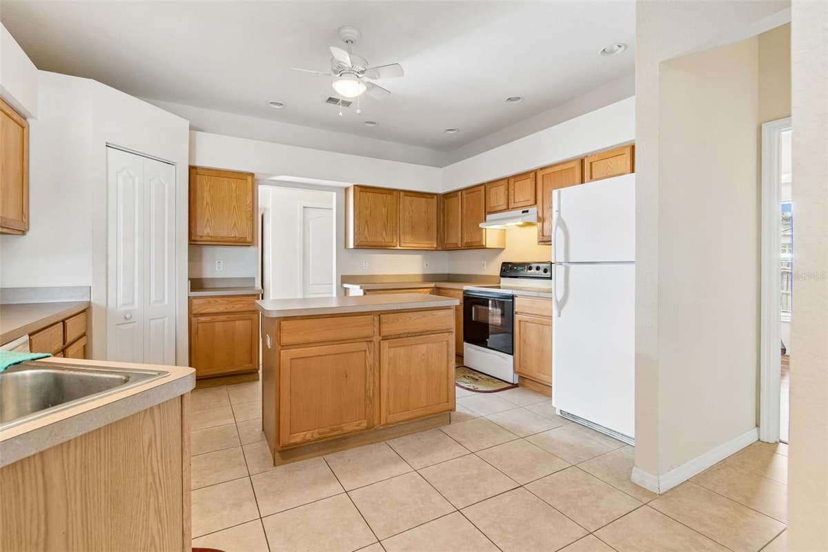 6228 MARINER BOULEVARD — photo 14 of 33