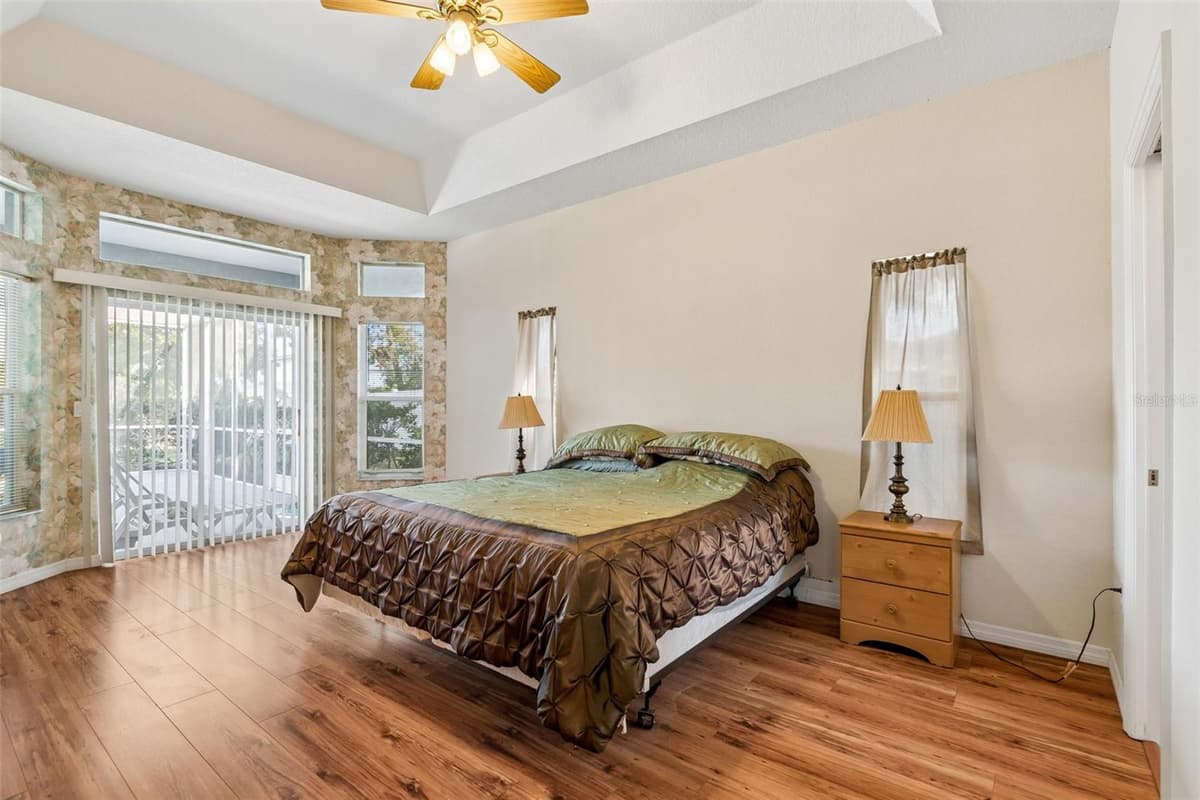 6228 MARINER BOULEVARD — photo 17 of 33