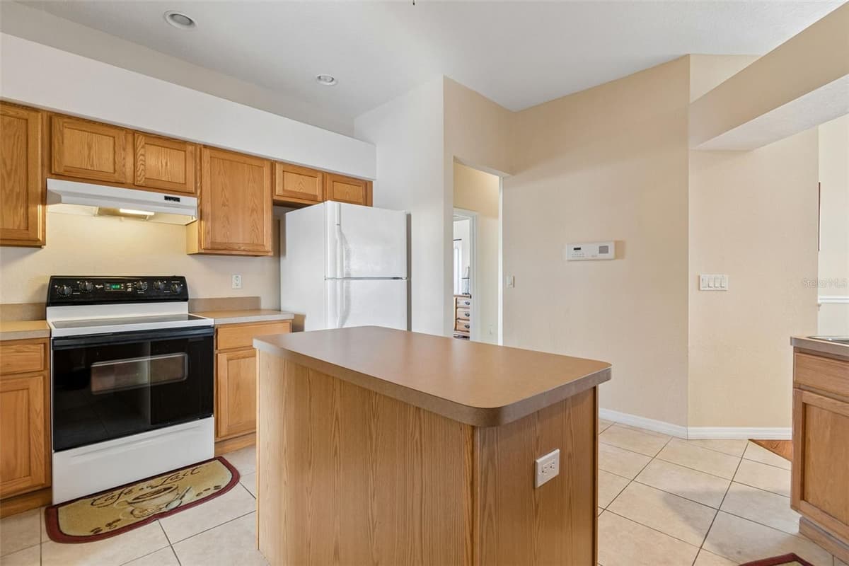 6228 MARINER BOULEVARD — photo 15 of 33