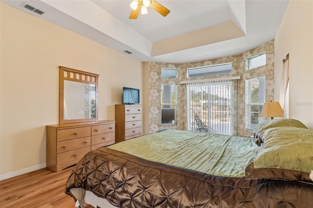 6228 MARINER BOULEVARD — photo 18 of 33