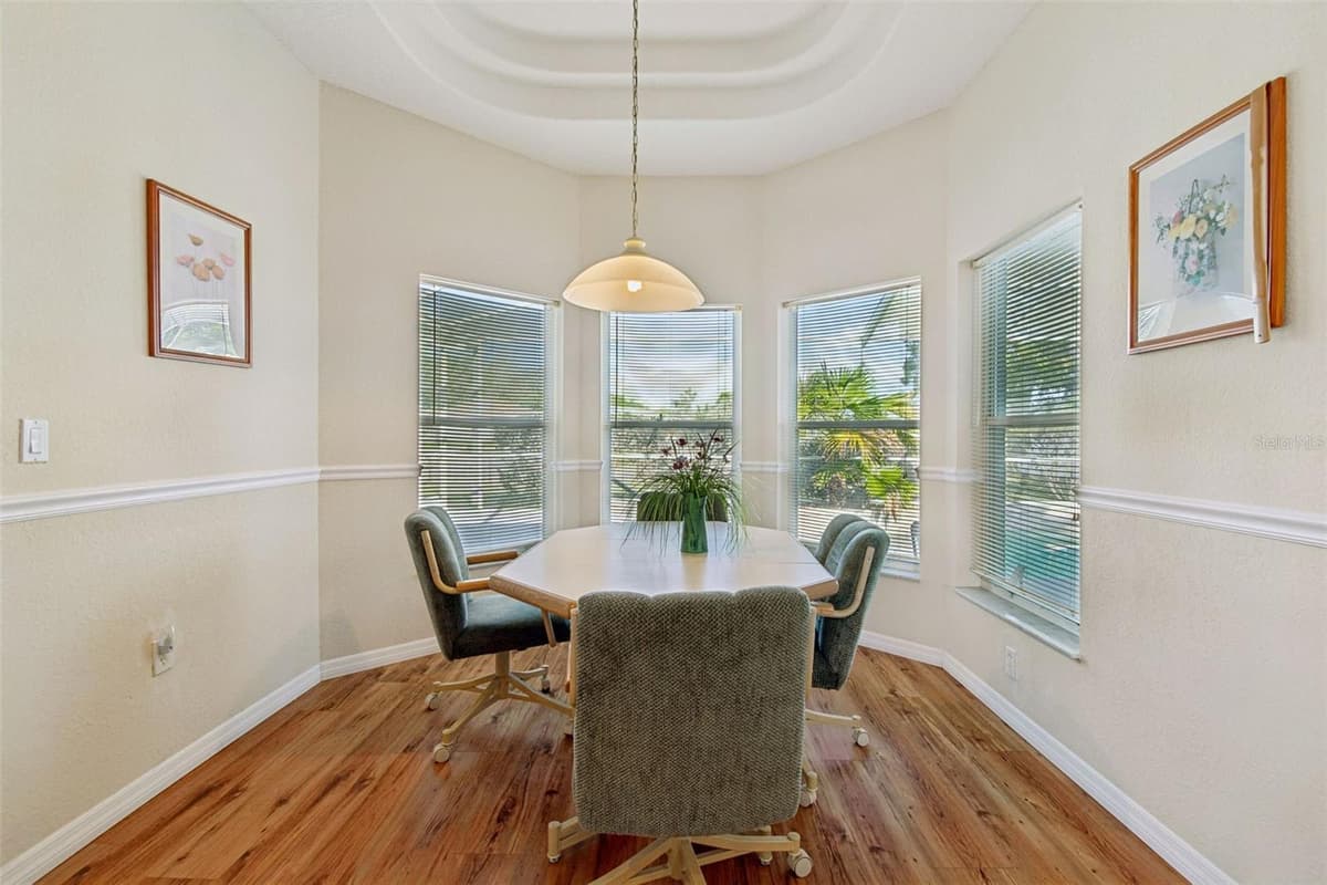 6228 MARINER BOULEVARD — photo 12 of 33