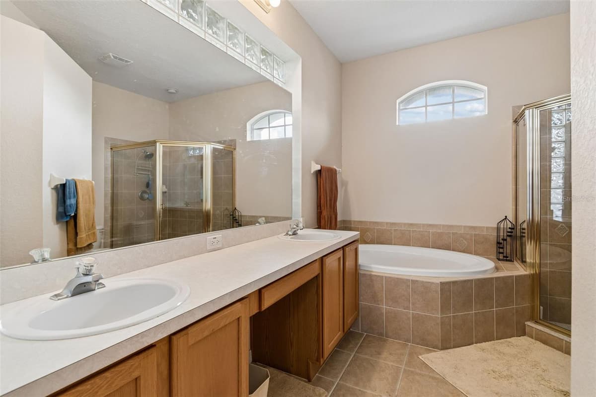 6228 MARINER BOULEVARD — photo 19 of 33