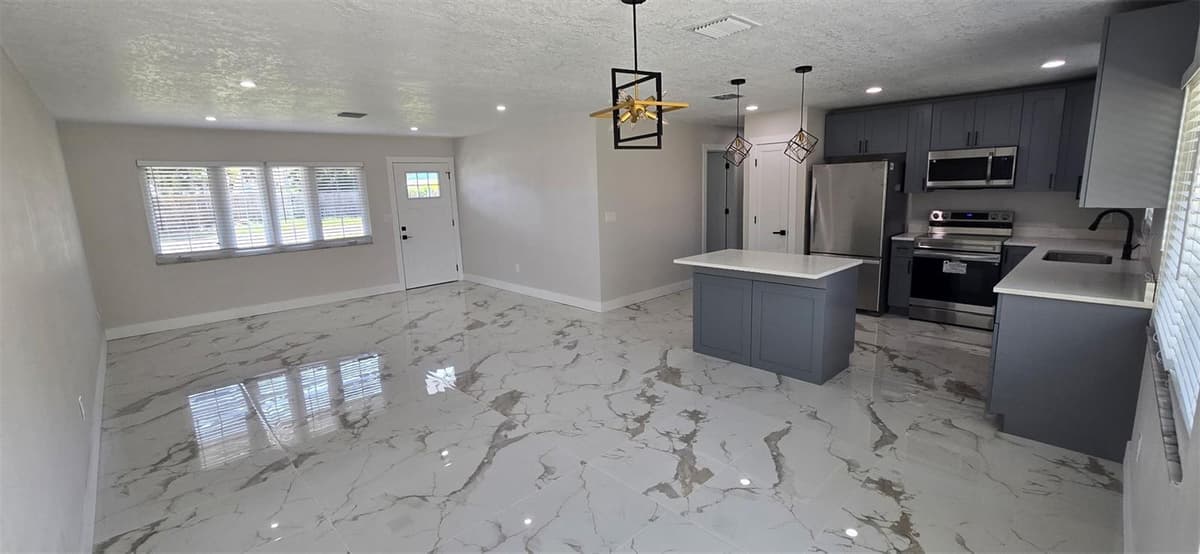 965 VIGNOLES AVENUE — photo 3 of 10