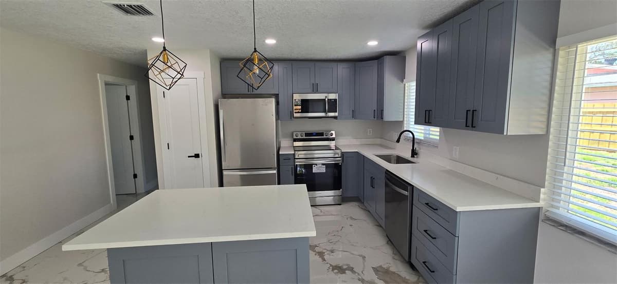 965 VIGNOLES AVENUE — photo 4 of 10