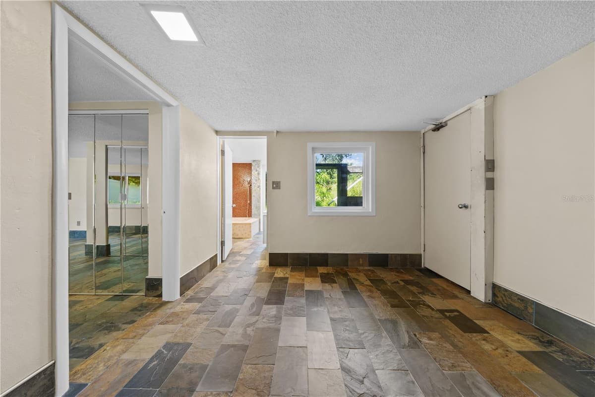 932 HYER AVENUE — photo 40 of 50