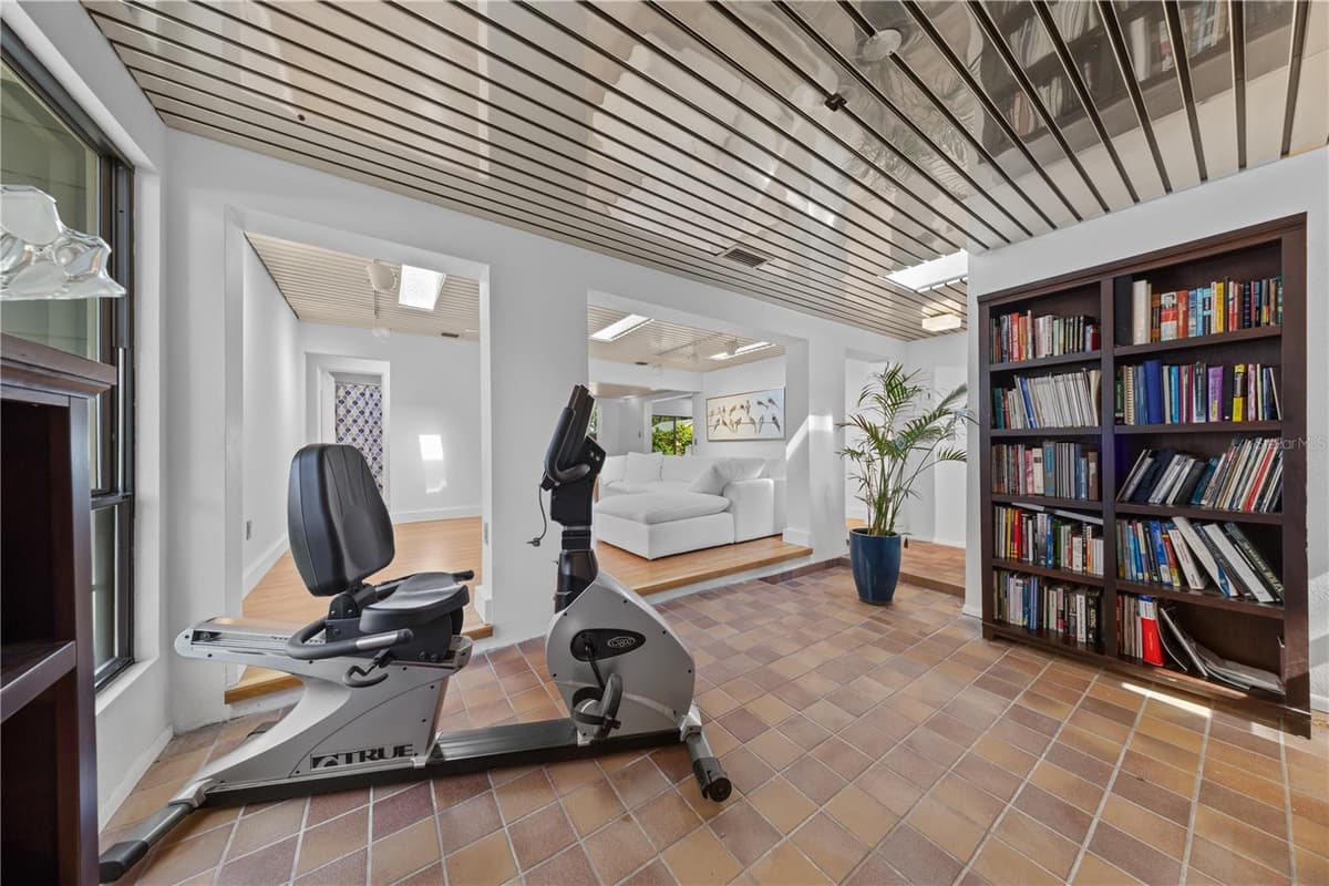 932 HYER AVENUE — photo 11 of 50