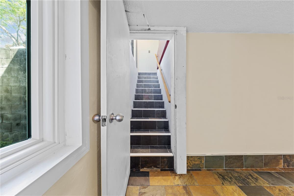 932 HYER AVENUE — photo 37 of 50