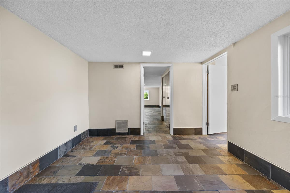 932 HYER AVENUE — photo 38 of 50