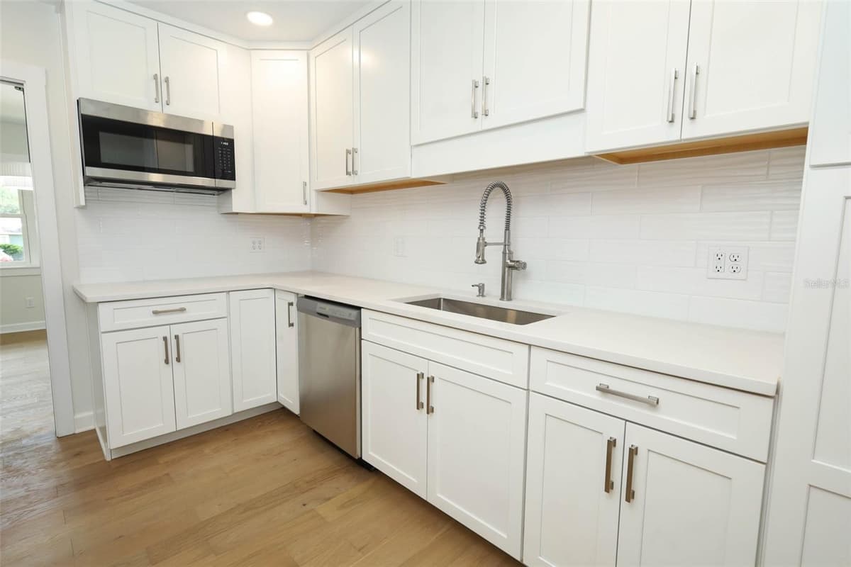 112 CLARK STREET — photo 10 of 29