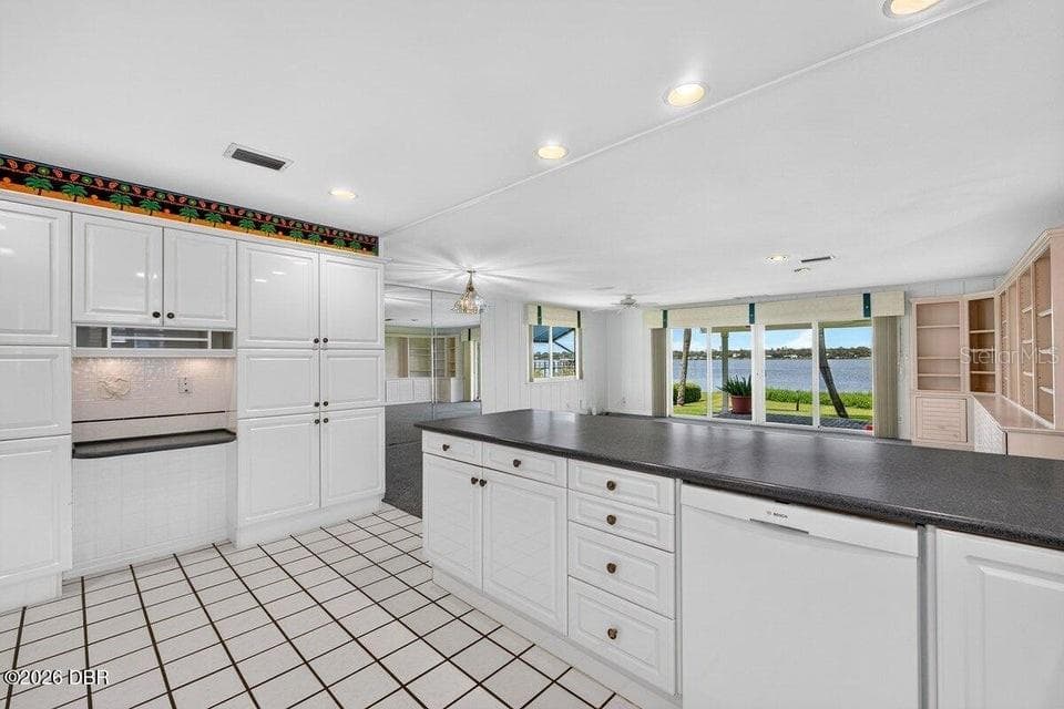 448 RIVERSIDE DRIVE — photo 13 of 29