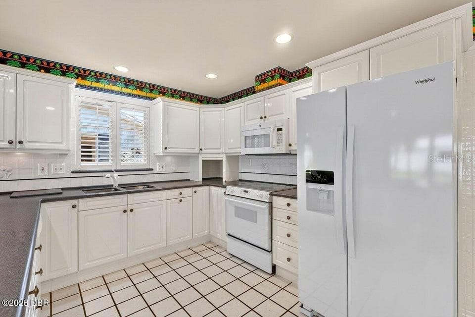 448 RIVERSIDE DRIVE — photo 12 of 29