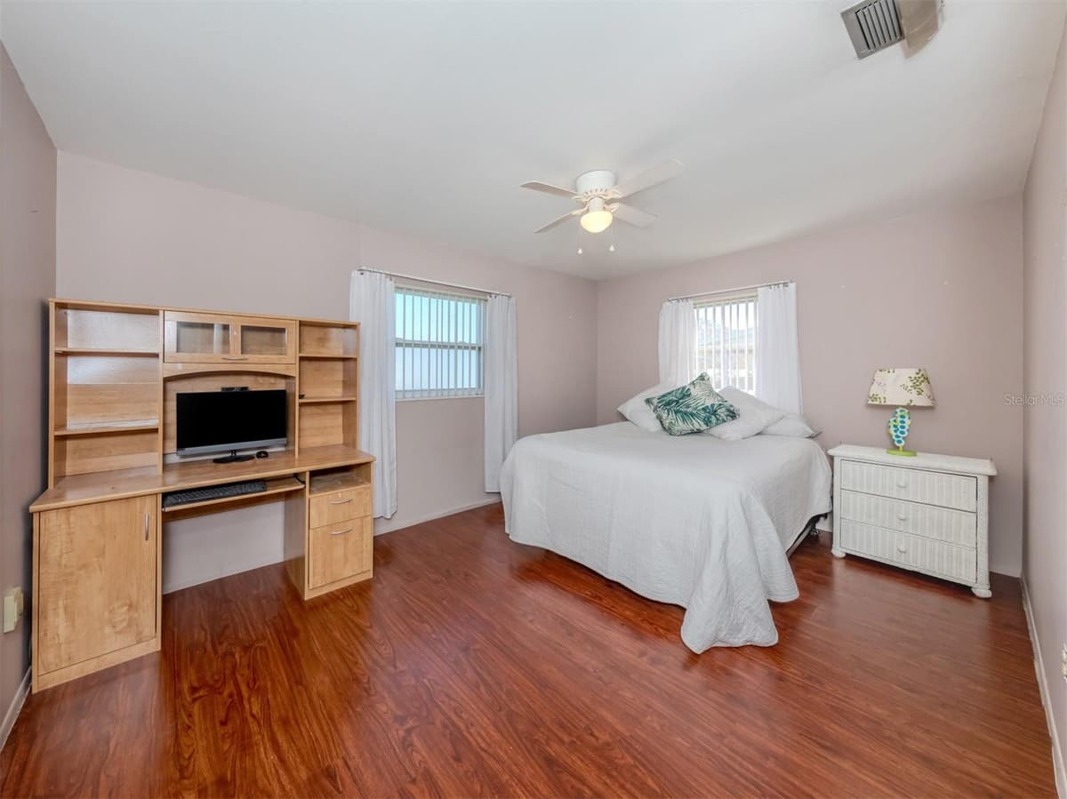 424 CENTER ROAD — photo 32 of 65