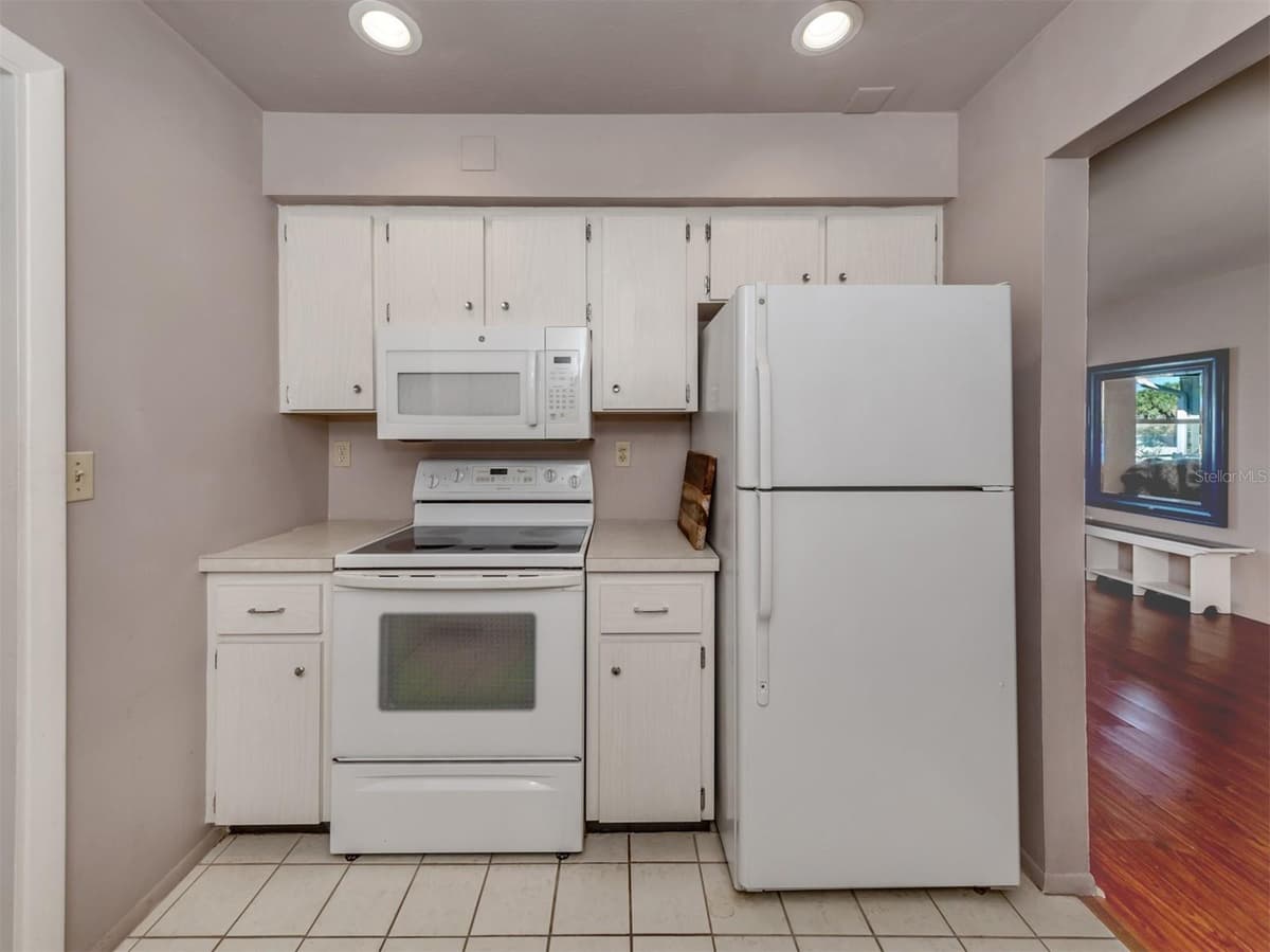 424 CENTER ROAD — photo 12 of 65