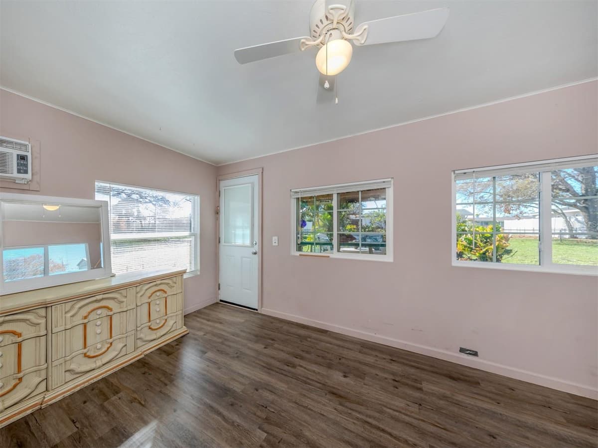 424 CENTER ROAD — photo 31 of 65
