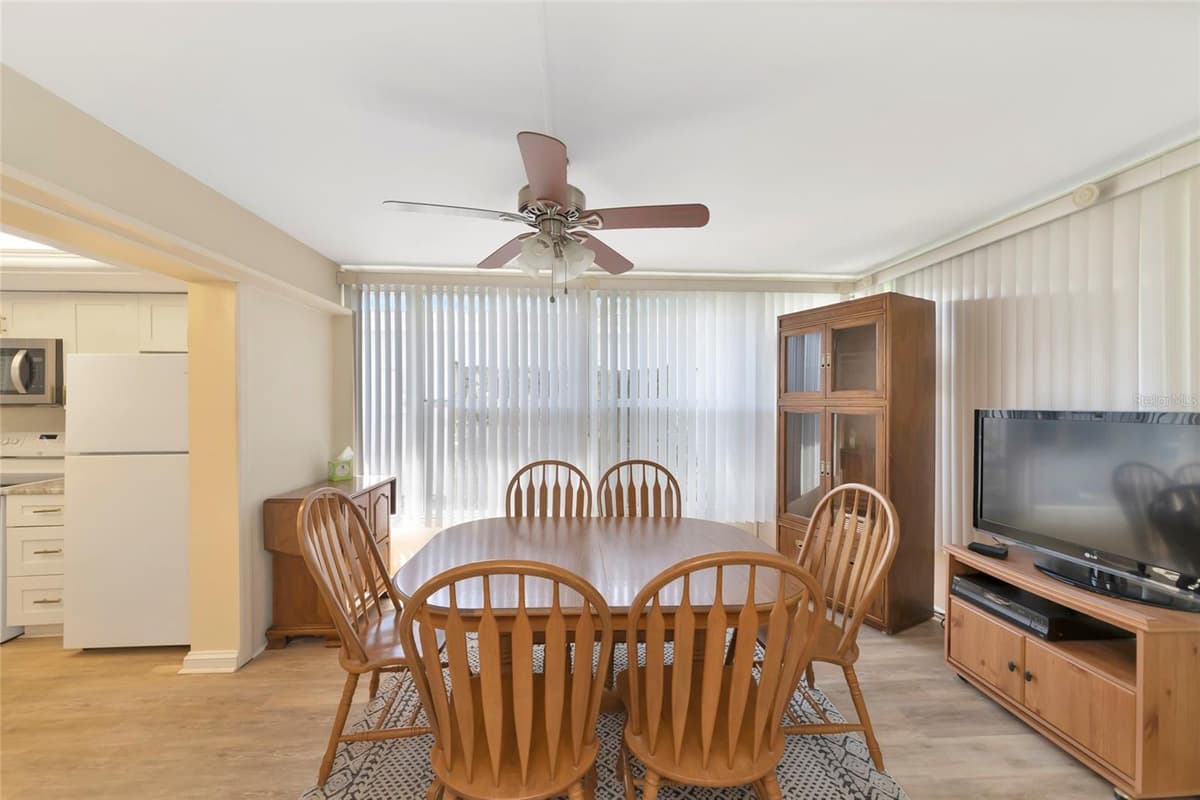 4202 SCHWALBE DRIVE — photo 15 of 39
