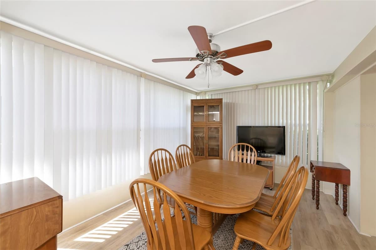 4202 SCHWALBE DRIVE — photo 12 of 39