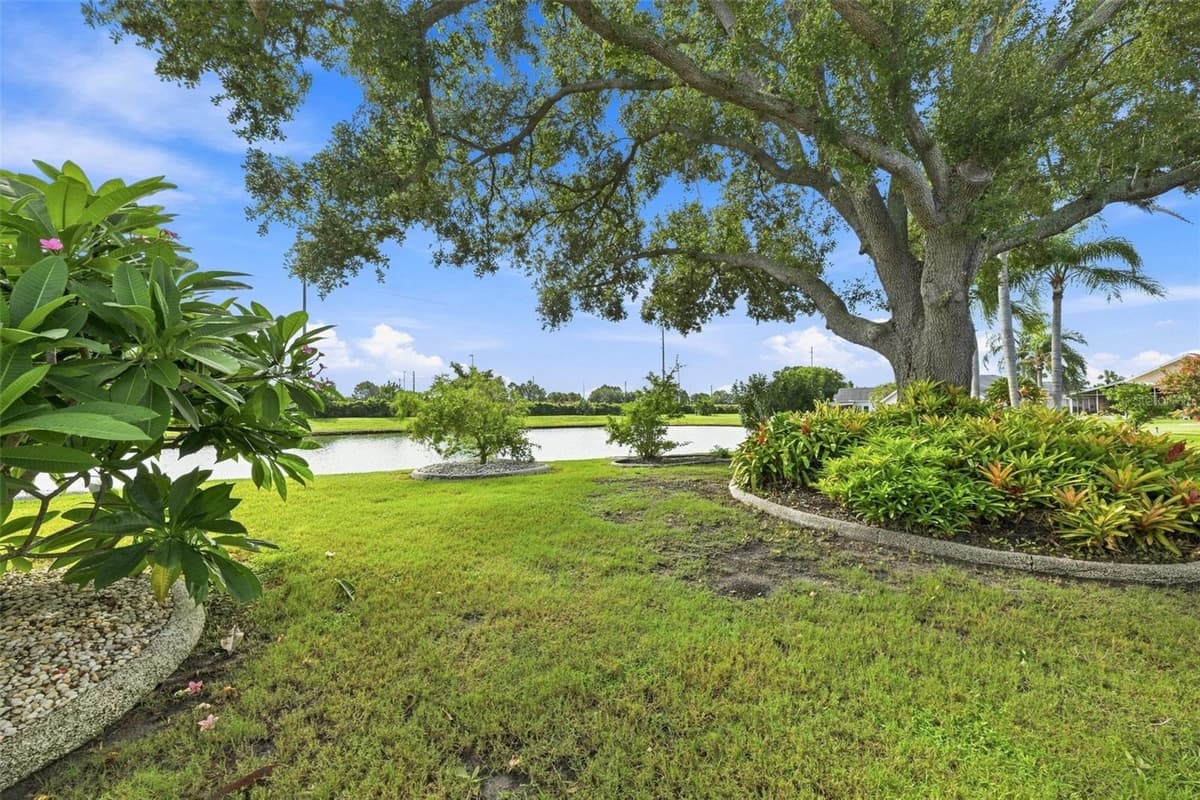 1807 DEL WEBB BOULEVARD — photo 42 of 48