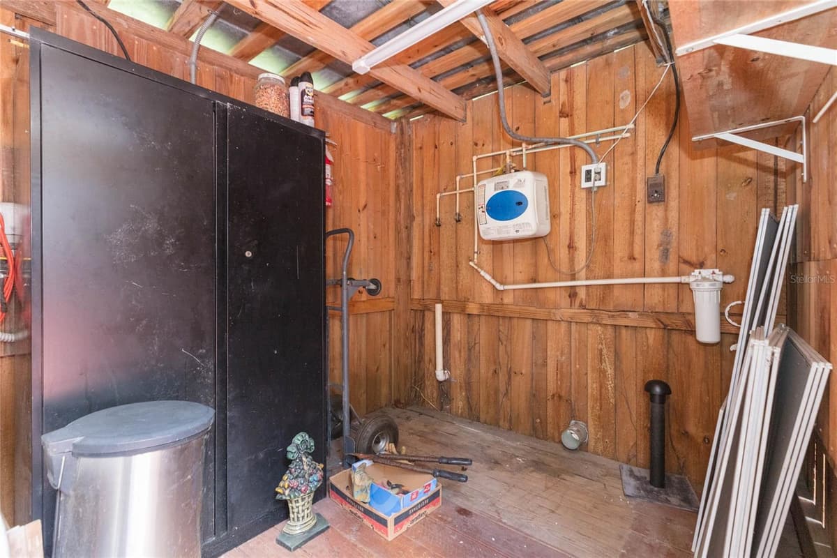 8719 HANDCART ROAD — photo 30 of 63