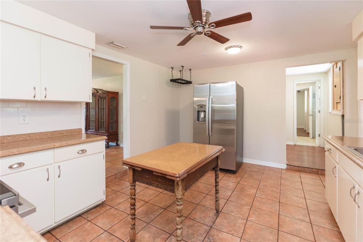 8719 HANDCART ROAD — photo 11 of 63