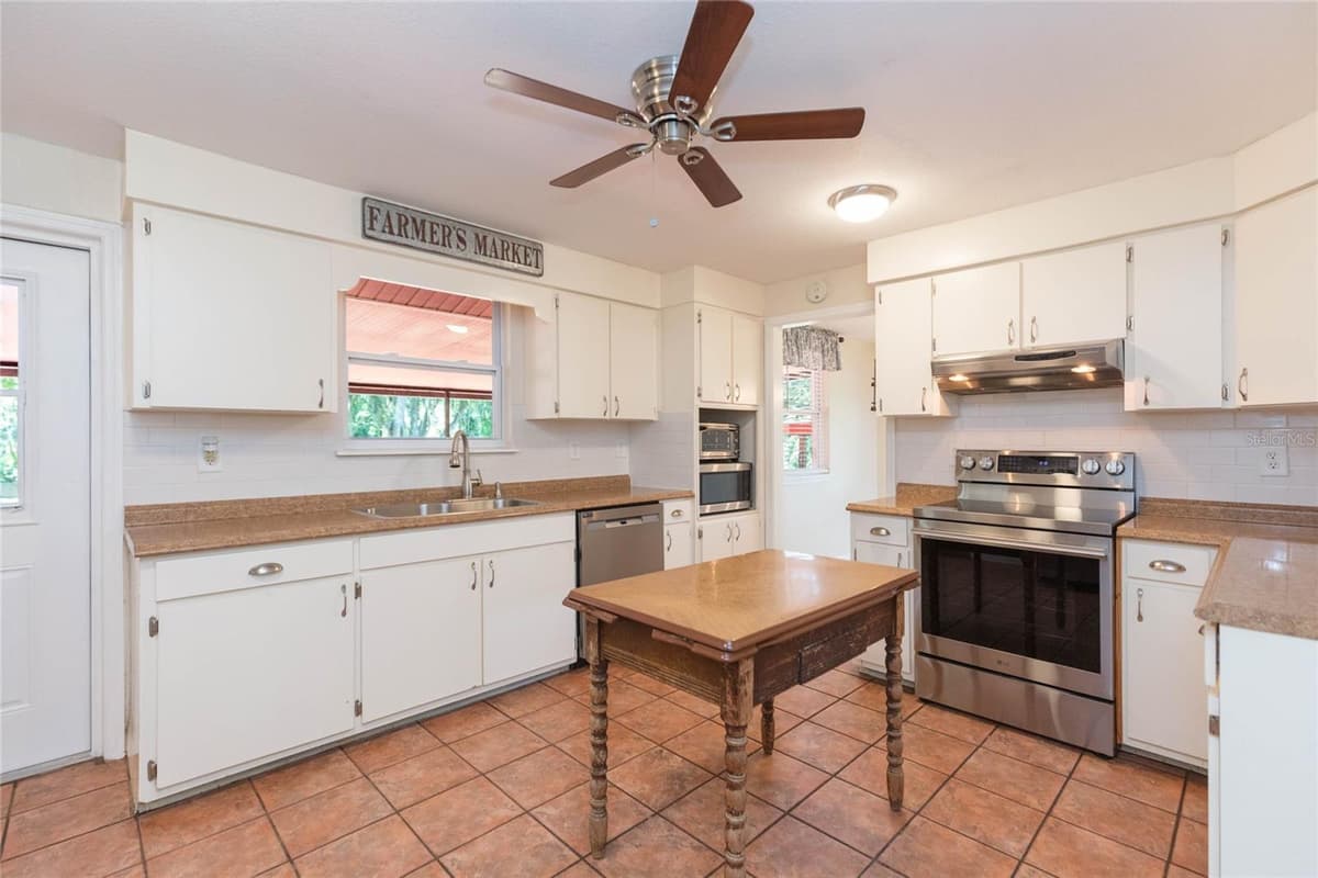8719 HANDCART ROAD — photo 3 of 63