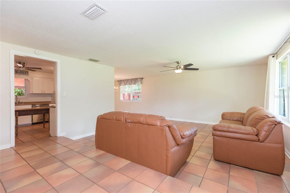 8719 HANDCART ROAD — photo 7 of 63