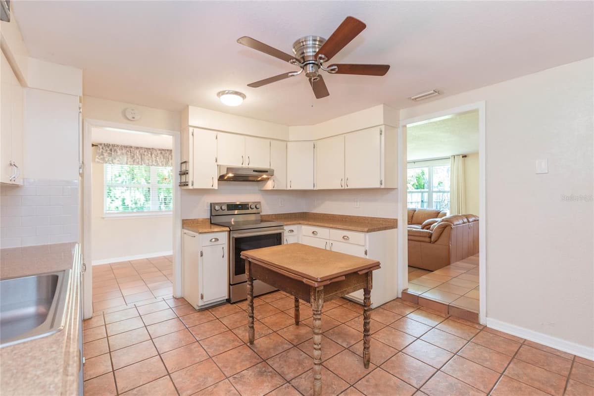 8719 HANDCART ROAD — photo 13 of 63