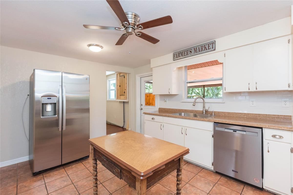 8719 HANDCART ROAD — photo 12 of 63
