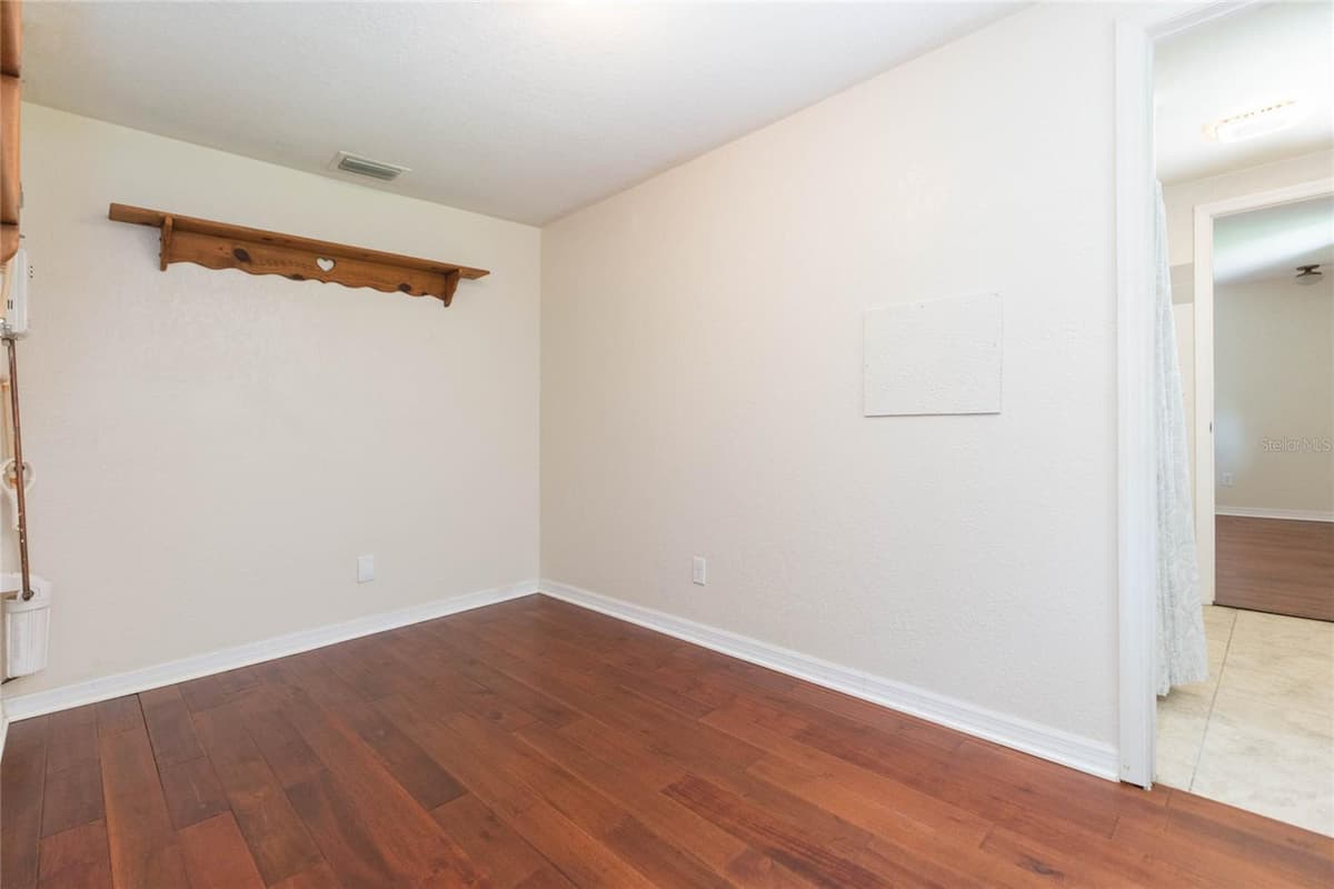 8719 HANDCART ROAD — photo 15 of 63