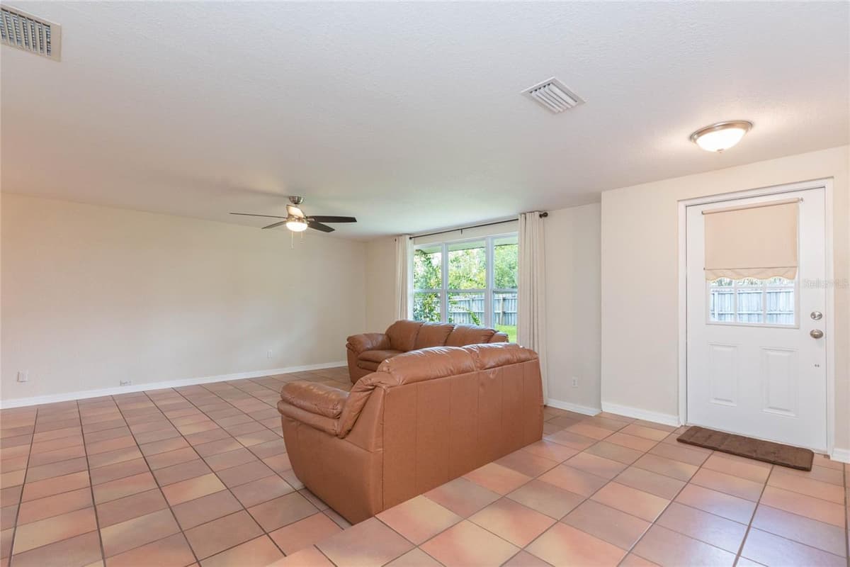 8719 HANDCART ROAD — photo 8 of 63