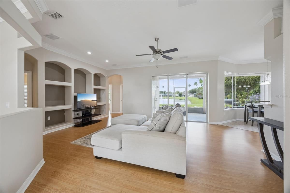 316 HAZELTINE DRIVE — photo 10 of 30