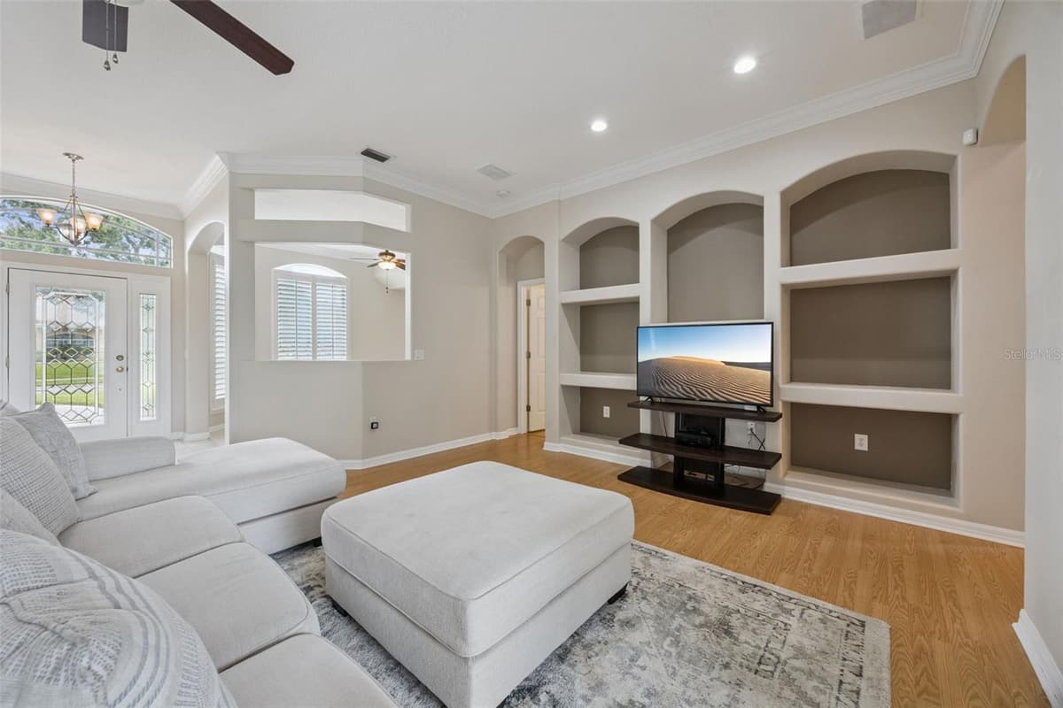 316 HAZELTINE DRIVE — photo 11 of 30