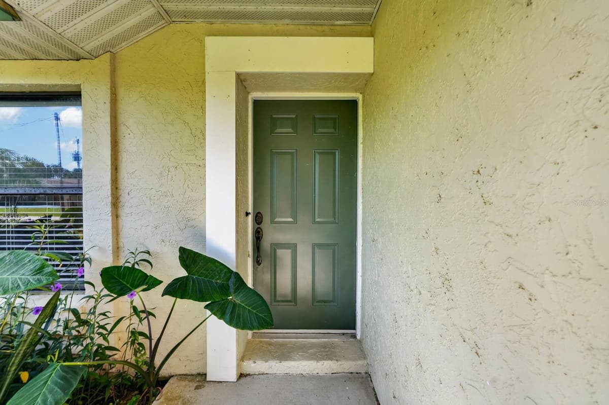 109 CORAL REEF COURT — photo 4 of 46