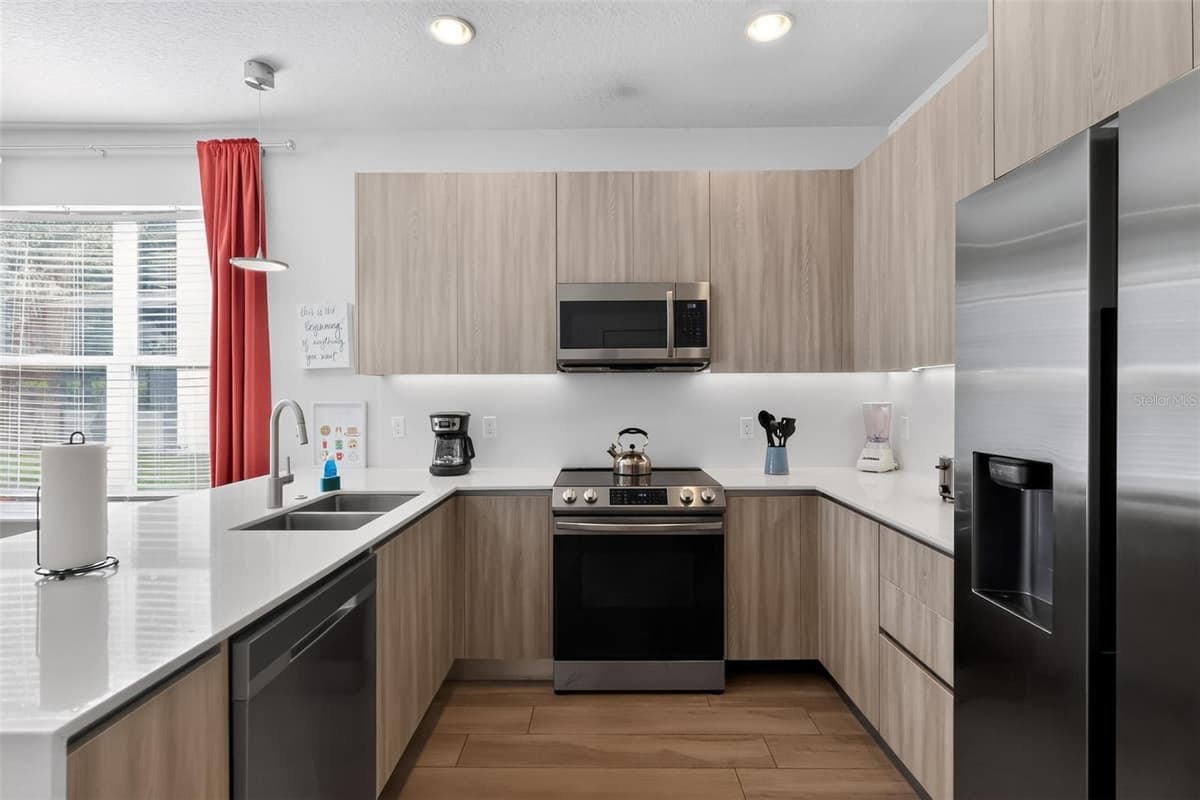 17507 HIDDEN FOREST DRIVE — photo 3 of 25