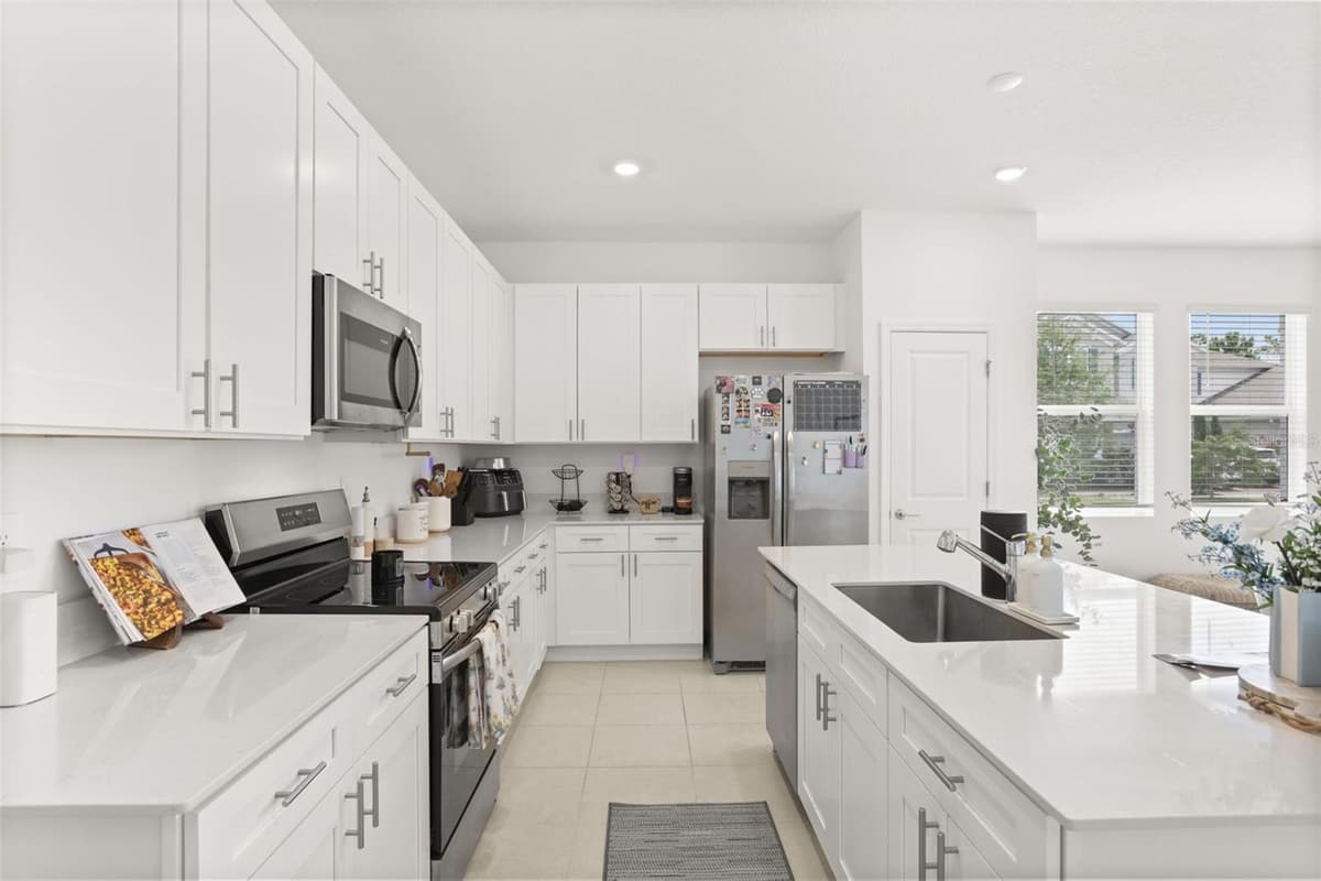 750 HONEYROCK STREET — photo 6 of 36