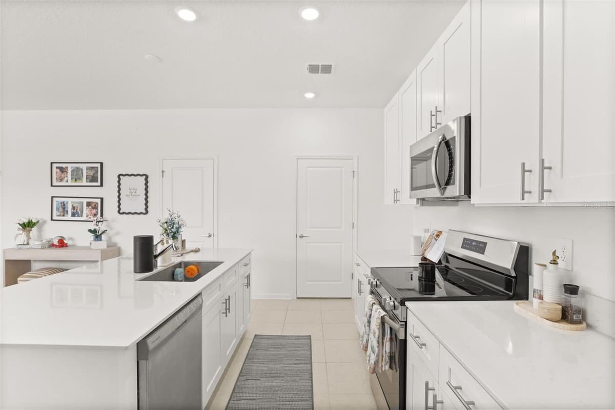 750 HONEYROCK STREET — photo 7 of 36