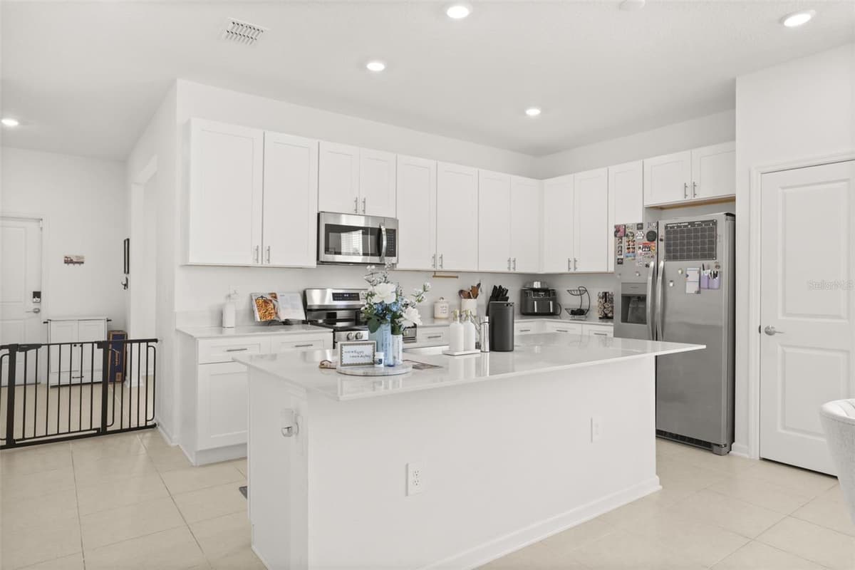 750 HONEYROCK STREET — photo 8 of 36