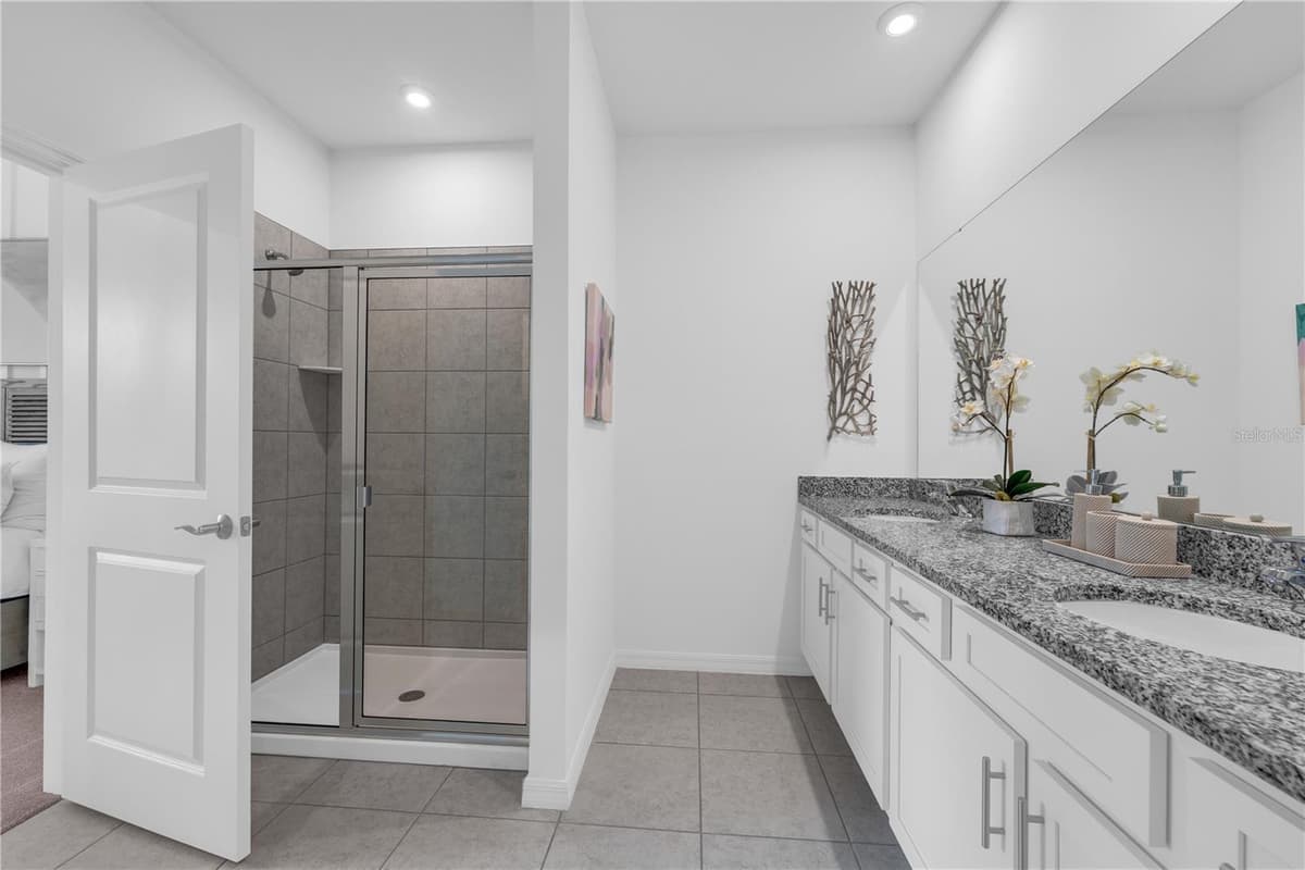 637 CASTLEFORD AVENUE — photo 19 of 31