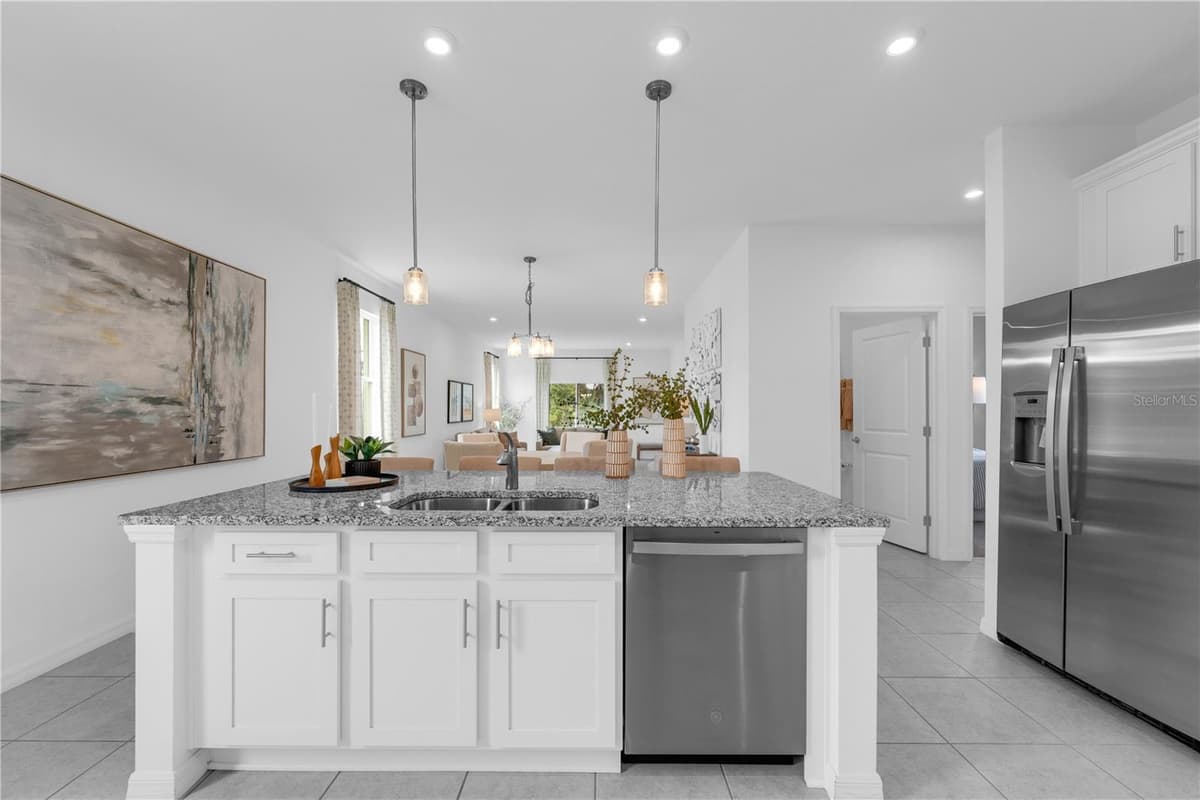 637 CASTLEFORD AVENUE — photo 5 of 31