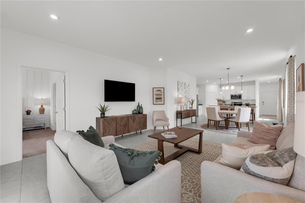 637 CASTLEFORD AVENUE — photo 8 of 31