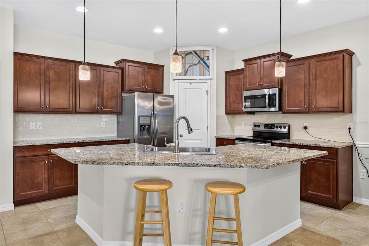 7460 STONEBROOK CIRCLE — photo 12 of 46