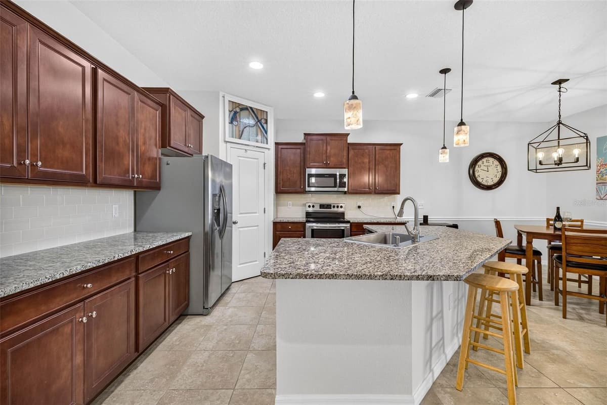 7460 STONEBROOK CIRCLE — photo 13 of 46