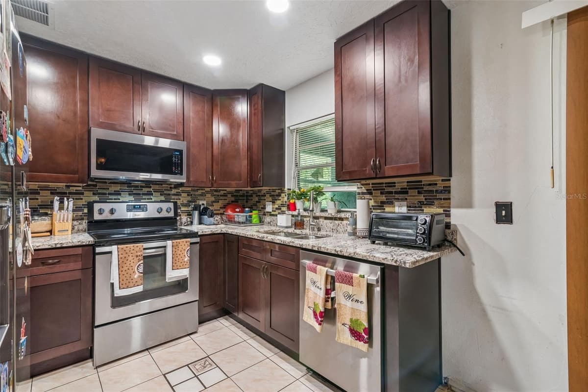 5851 HUTTON DRIVE — photo 11 of 21