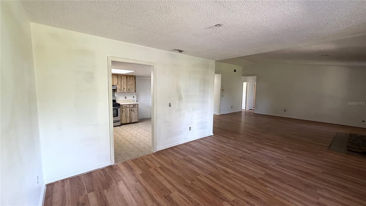 7420 BURNWAY DRIVE — photo 8 of 39
