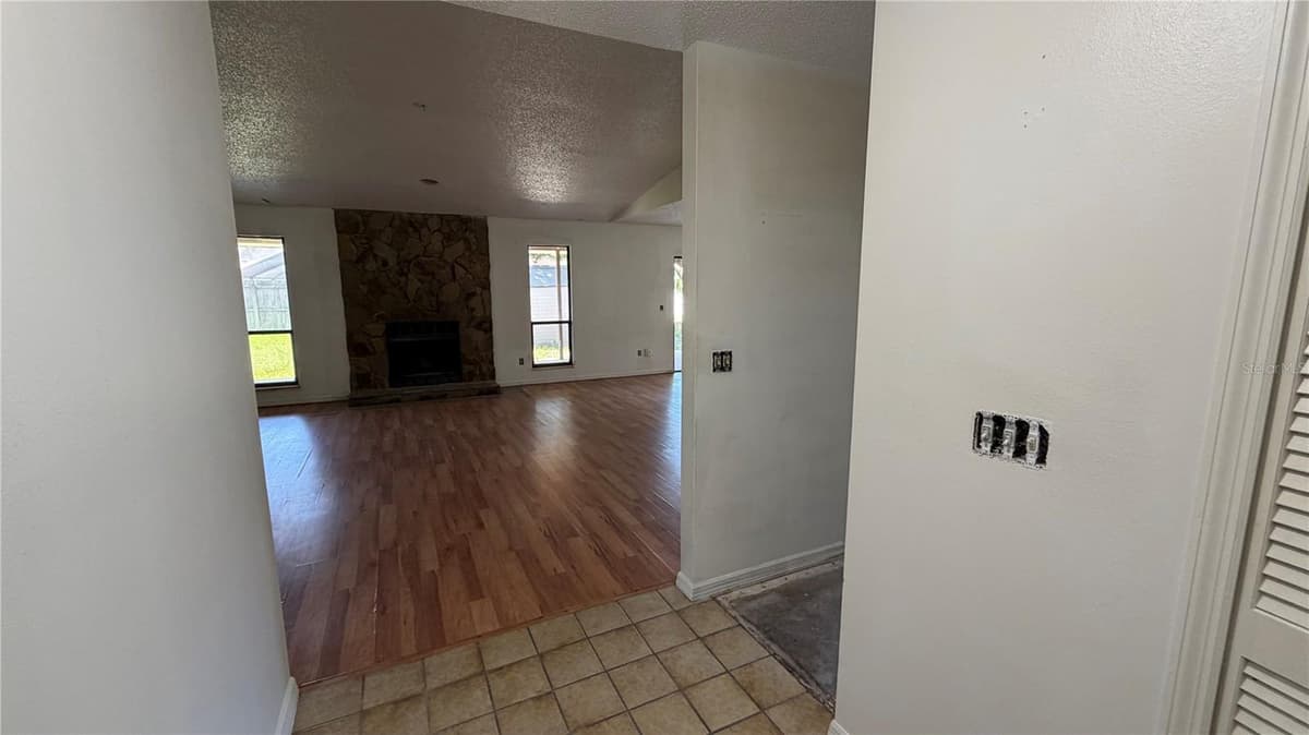 7420 BURNWAY DRIVE — photo 7 of 39