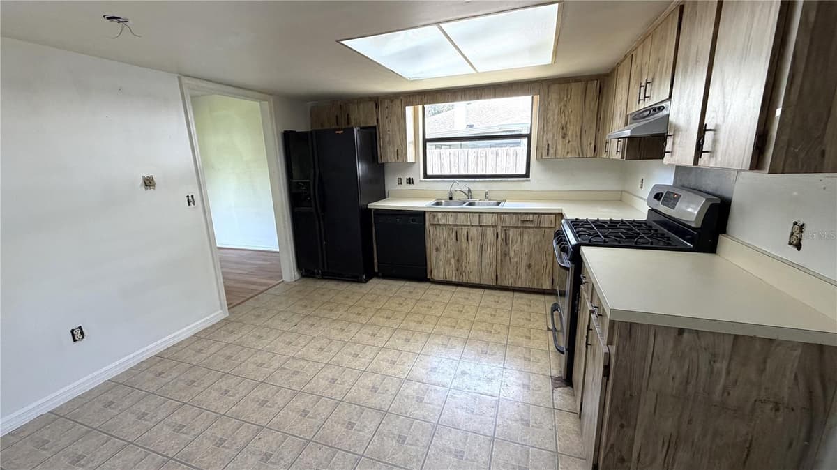 7420 BURNWAY DRIVE — photo 3 of 39