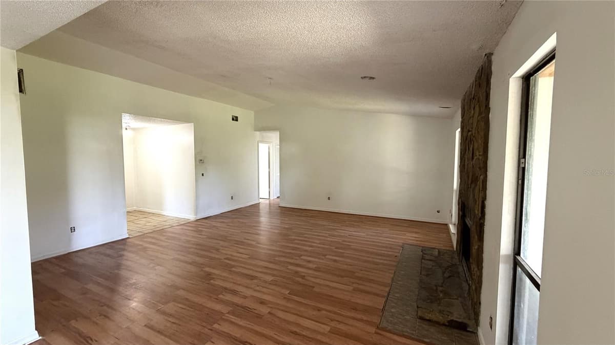 7420 BURNWAY DRIVE — photo 10 of 39